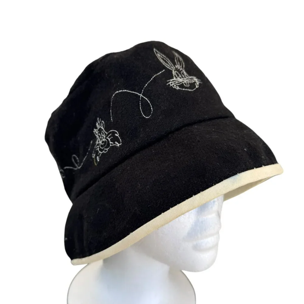 Vintage 1991 Warner Brothers collectable bucket hat (pre Owned like new)…